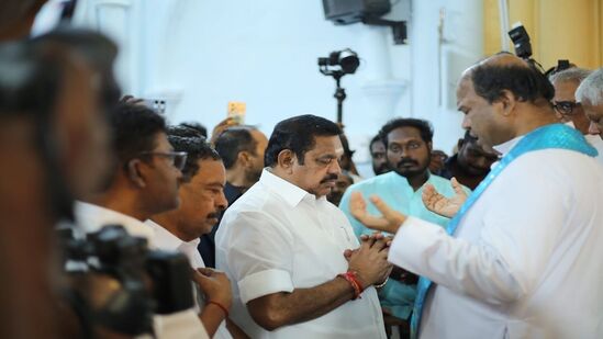 வேளாங்கண்ணியில் பிரார்த்தனை.. நாகையில் மீனவர்களுக்கு வாக்குறுதி.. இபிஎஸ் எழுச்சிப்பயணம்! வேளாங்கண்ணியில் பிரார்த்தனை.. நாகையில் மீனவர்களுக்கு வாக்குறுதி.. இபிஎஸ் எழுச்சிப்பயணம்!