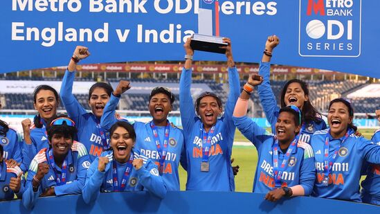Harmanpreet Kaur: ஹர்மன்பிரீத் அதிரடி சதம்.. இங்கிலாந்துக்கு எதிரான ஒருநாள் தொடரை இந்திய மகளிர் அணி கைப்பற்றியது
