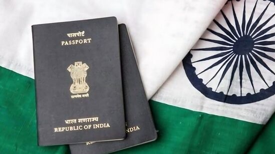 ஹென்லி பாஸ்போர்ட் குறியீடு 2025இன் சமீபத்திய தரவுகளின்படி, இந்த ஆண்டு இந்திய பாஸ்போர்ட்டுடன் விசா இல்லாமல் நீங்கள் செல்லக்கூடிய அல்லது 'விசா ஆன் அரைவல்' பெறக்கூடிய நாடுகளின் எண்ணிக்கை 59 என உயர்ந்துள்ளது. அத்துடன் உலகின் சக்தி வாய்ந்த் பாஸ்போர்ட் வைத்திருக்கும் நாடுகளில் கடந்த ஆண்டில் 85வது இடத்தில் இருந்த இந்தியா 77வது இடத்துக்கு முன்னேறியுள்ளது 