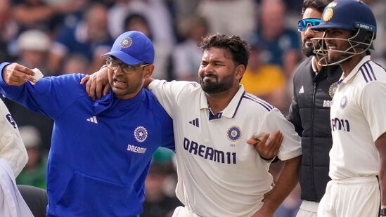 Rishabh Pant: ஸ்கேன் எடுக்க மான்செஸ்டர் மருத்துவமனைக்கு ரிஷப் பண்ட் விரைந்தார்.. கவுதம் கம்பீர், ஷுப்மன் கில் கவலை Rishabh Pant: ஸ்கேன் எடுக்க மான்செஸ்டர் மருத்துவமனைக்கு ரிஷப் பண்ட் விரைந்தார்.. கவுதம் கம்பீர், ஷுப்மன் கில் கவலை