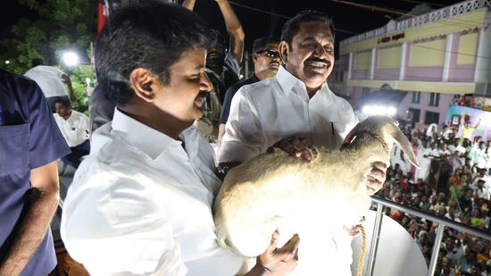 ‘போலீஸூக்கு தண்டனை கொடுக்கும் ஸ்டாலின் அரசுக்கு மரண அடி’ ஆலங்குடியில் எடப்பாடி ஆவேசம்! ‘போலீஸூக்கு தண்டனை கொடுக்கும் ஸ்டாலின் அரசுக்கு மரண அடி’ ஆலங்குடியில் எடப்பாடி ஆவேசம்!