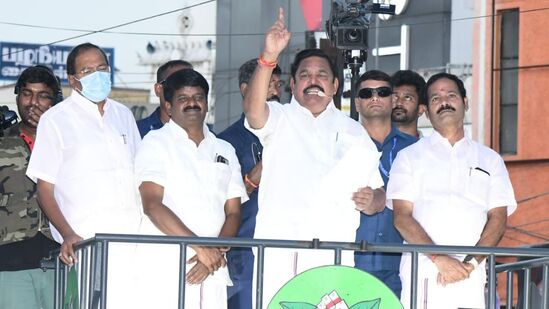 ‘அமைச்சர் நேரு 300 ஏக்கர் கோல்மால்.. 17 ஏக்கர் டிரஸ்ட் நிலம் மோசடி..’ திருச்சியில் அடுக்கிய இபிஎஸ்! ‘அமைச்சர் நேரு 300 ஏக்கர் கோல்மால்.. 17 ஏக்கர் டிரஸ்ட் நிலம் மோசடி..’ திருச்சியில் அடுக்கிய இபிஎஸ்!