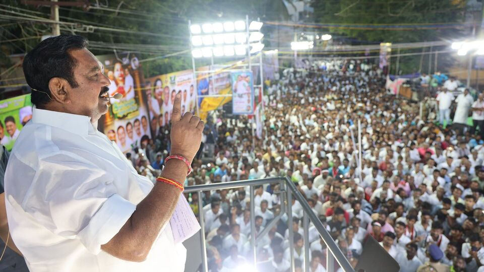 ‘மக்கள் துடிக்கும் நேரத்திலும் உல்லாச சுற்றுப்பயணம் முக்கியமா?’ உதயநிதிக்கு இபிஎஸ் கேள்வி!