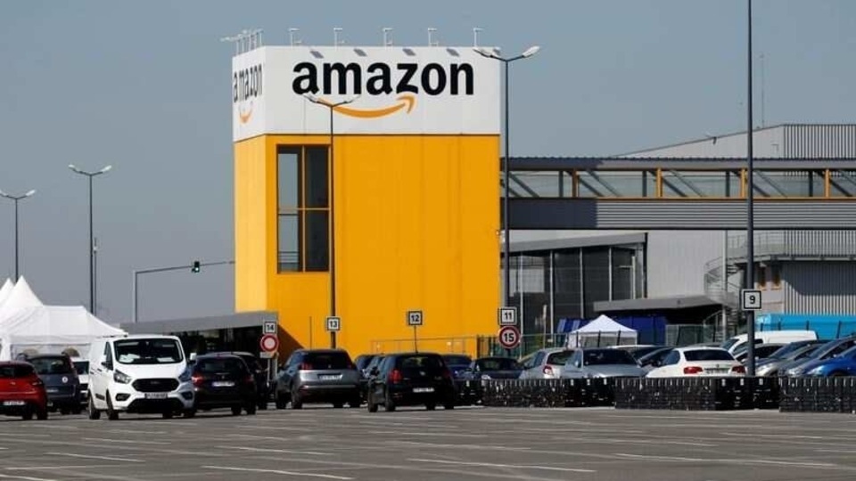 The logo of Amazon is seen at the company logistics center in Lauwin-Planque, northern France, April 22, 2020 after Amazon extended the closure of its French warehouses until April 25 included, following dispute with unions over health protection measures amid the coronavirus disease (COVID-19) outbreak.  REUTERS/Pascal Rossignol/Files