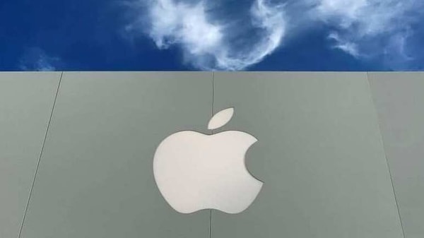 The move should help Apple promote its fledgling TV+ service, as well as defend the company against Spotify Technology SA’s aggressive move into podcasts.