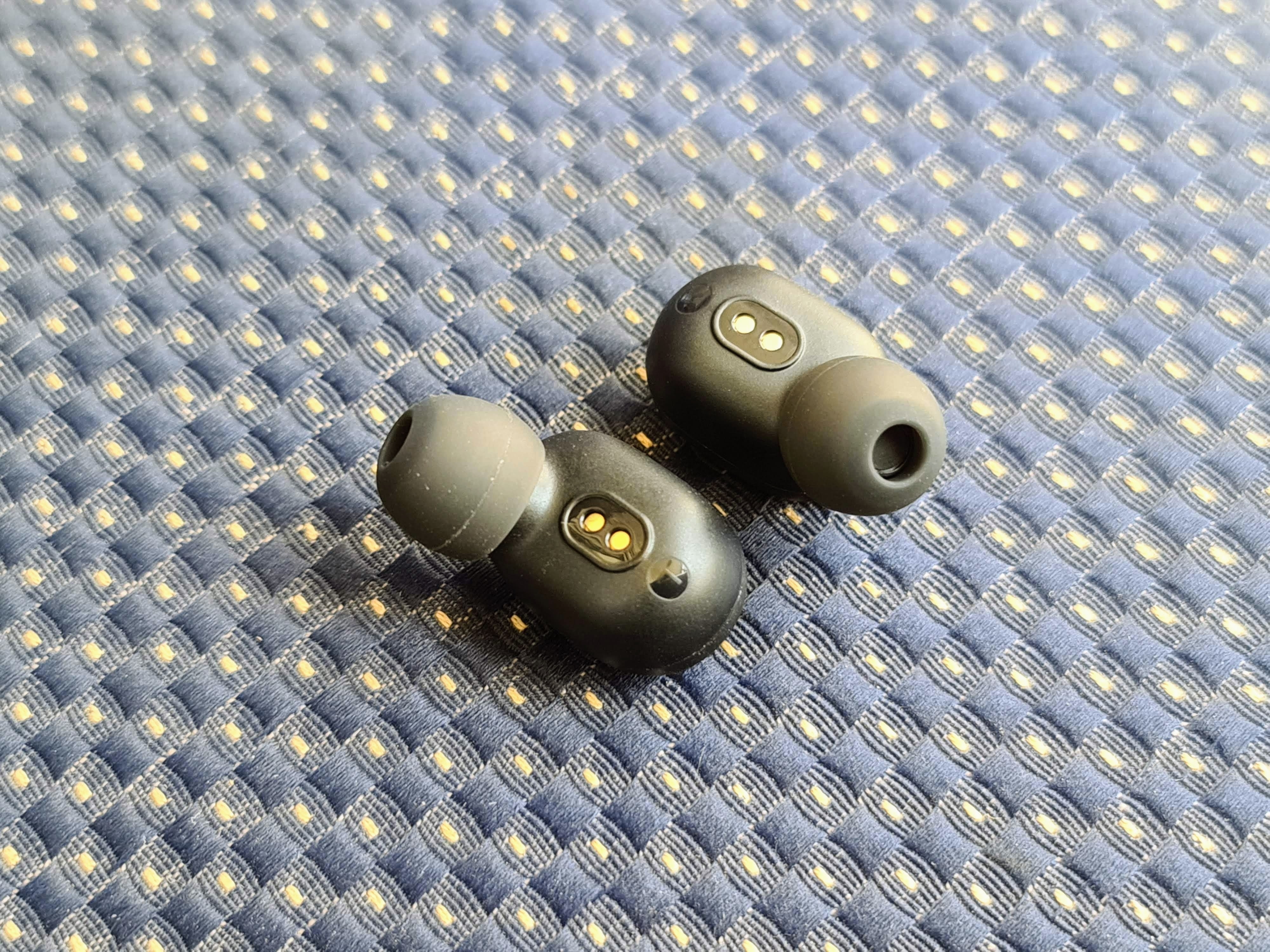 Redmi Earbuds S are IP X4 rated that makes them sweat proof. Redmi Earbuds S are IP X4 rated that makes them sweat proof.