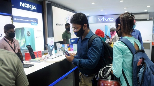 According to a conservative estimate, mobile factories employ around 2 lakh people who get an average pay of  <span class='webrupee'>₹</span>10,000 per month, India Cellular and Electronics Association (ICEA) Chairman Pankaj Mohindroo said.