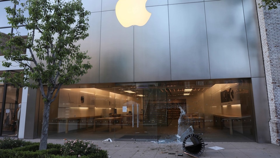 An Apple store with shattered glass is seen during a protest against the death in Minneapolis police custody of George Floyd, in Los Angeles, California, US, May 30, 2020. REUTERS/Patrick T. Fallon