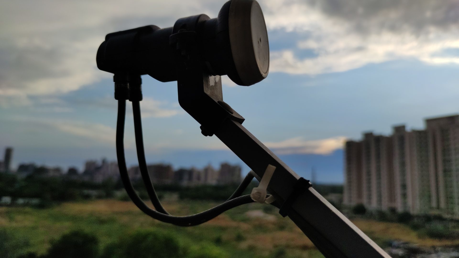 Here is a non-108-megapixel photo taken from the Mi 10. In this shot, Mi 10 has done well to strike a balance between the foreground (which has dark shadows, almost silhouette-like) and background (which doesn’t have warmer colours). Here is a non-108-megapixel photo taken from the Mi 10. In this shot, Mi 10 has done well to strike a balance between the foreground (which has dark shadows, almost silhouette-like) and background (which doesn’t have warmer colours).