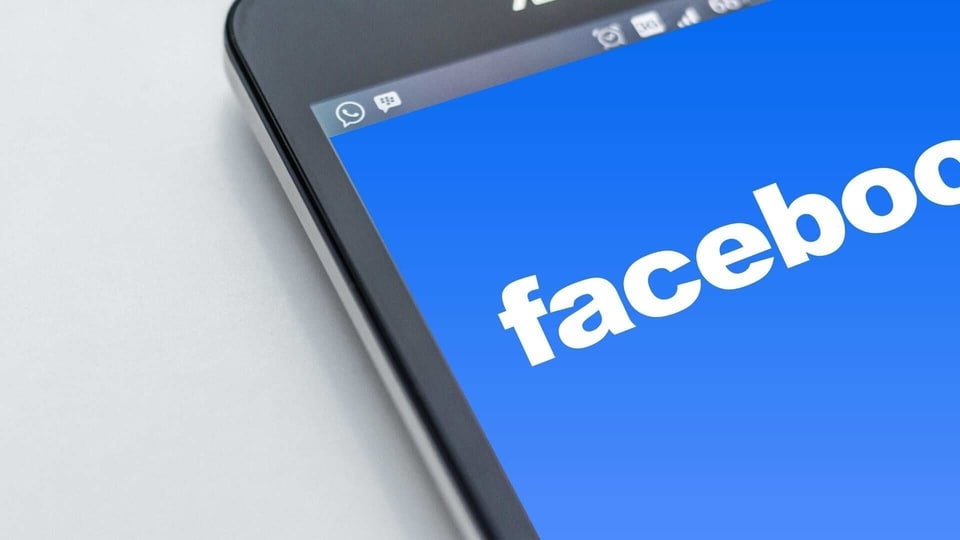 Facebook dark mode is yet to arrive on Android and iOS.