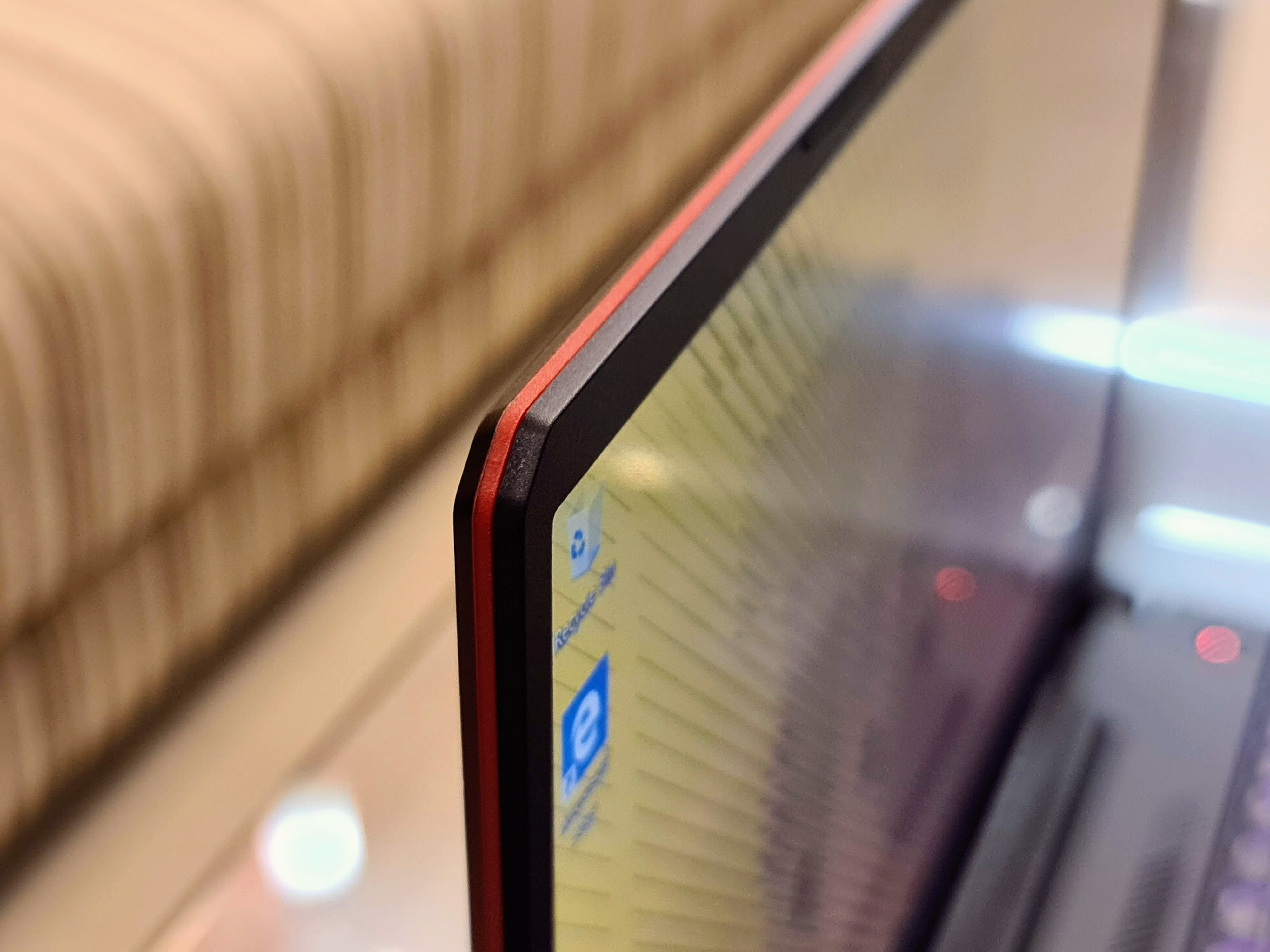 15-inch FHD IPS display with 144Hz refresh rate. 15-inch FHD IPS display with 144Hz refresh rate.