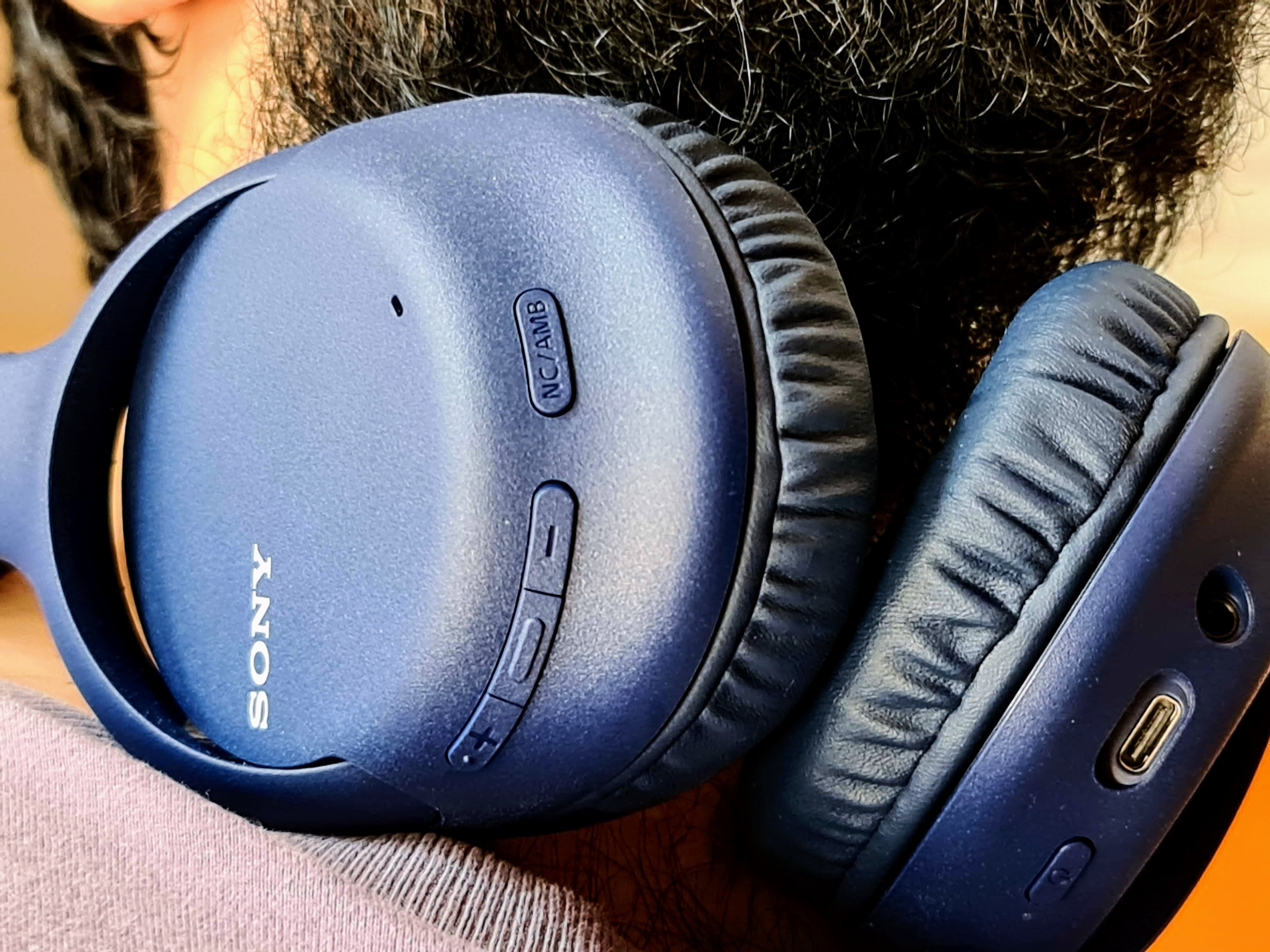 The headphones have a music playback of up to 35 hours on a single charge. The headphones have a music playback of up to 35 hours on a single charge.