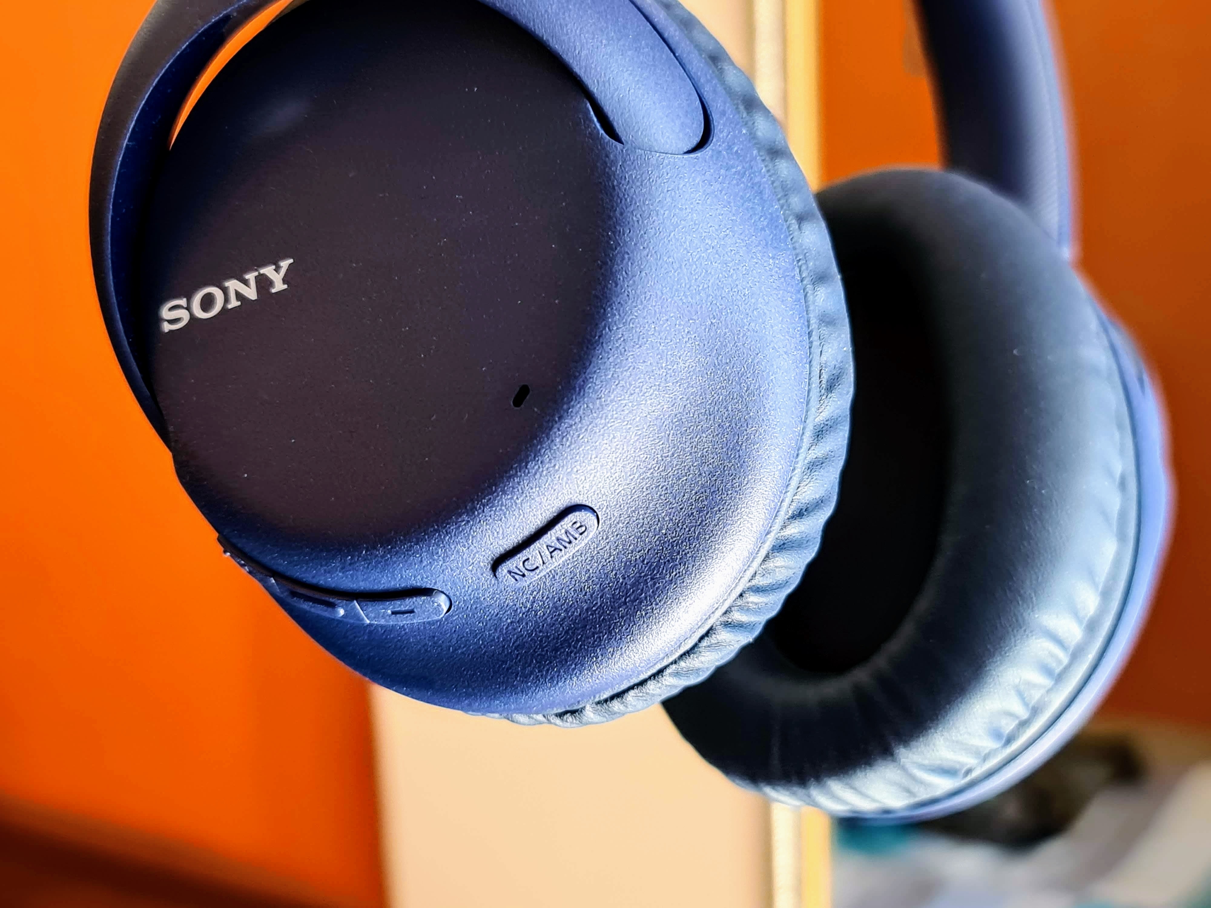 The device supports Bluetooth v5.0 connectivity and weighs 223 grams, which is on the lighter side of the spectrum. The device supports Bluetooth v5.0 connectivity and weighs 223 grams, which is on the lighter side of the spectrum.