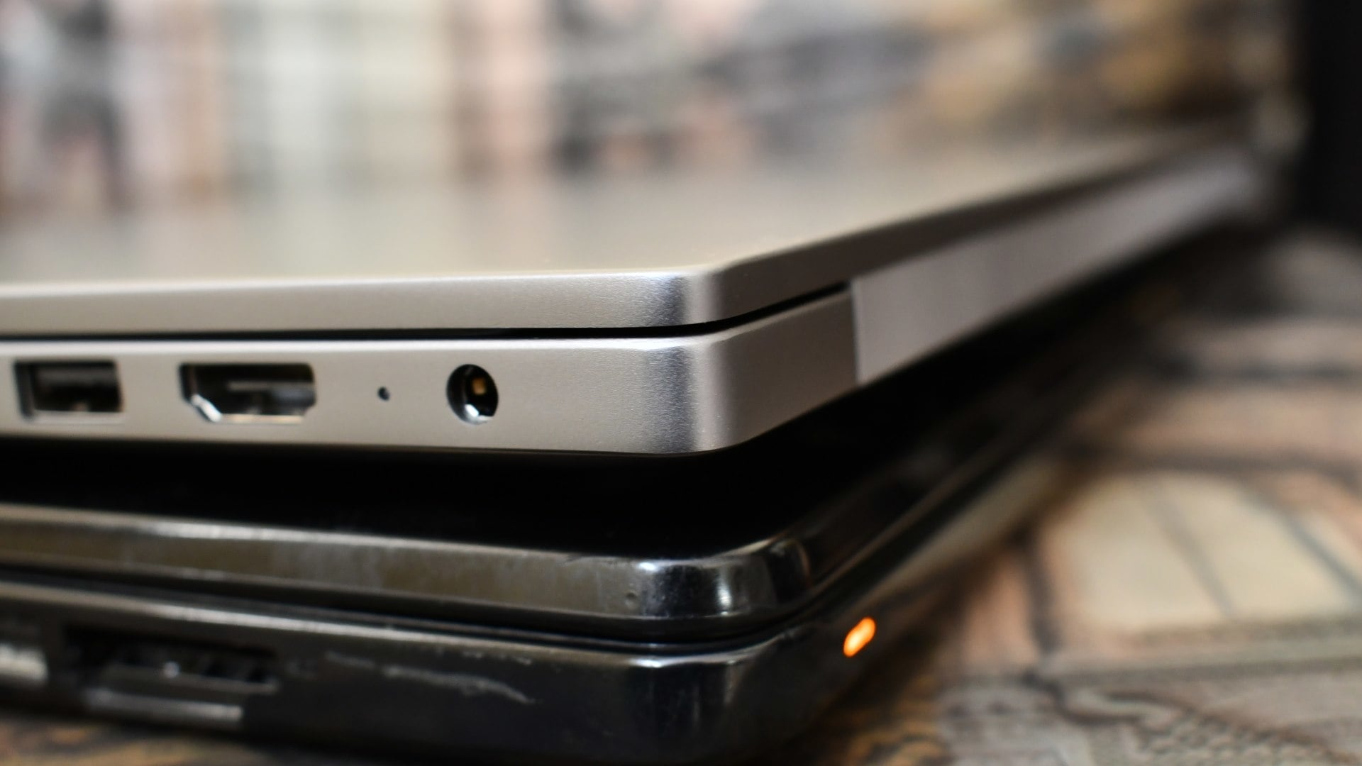 Xiaomi's new laptop placed against an old Dell laptop. You will notice the stark difference in approach to the design. Xiaomi's new laptop placed against an old Dell laptop. You will notice the stark difference in approach to the design.