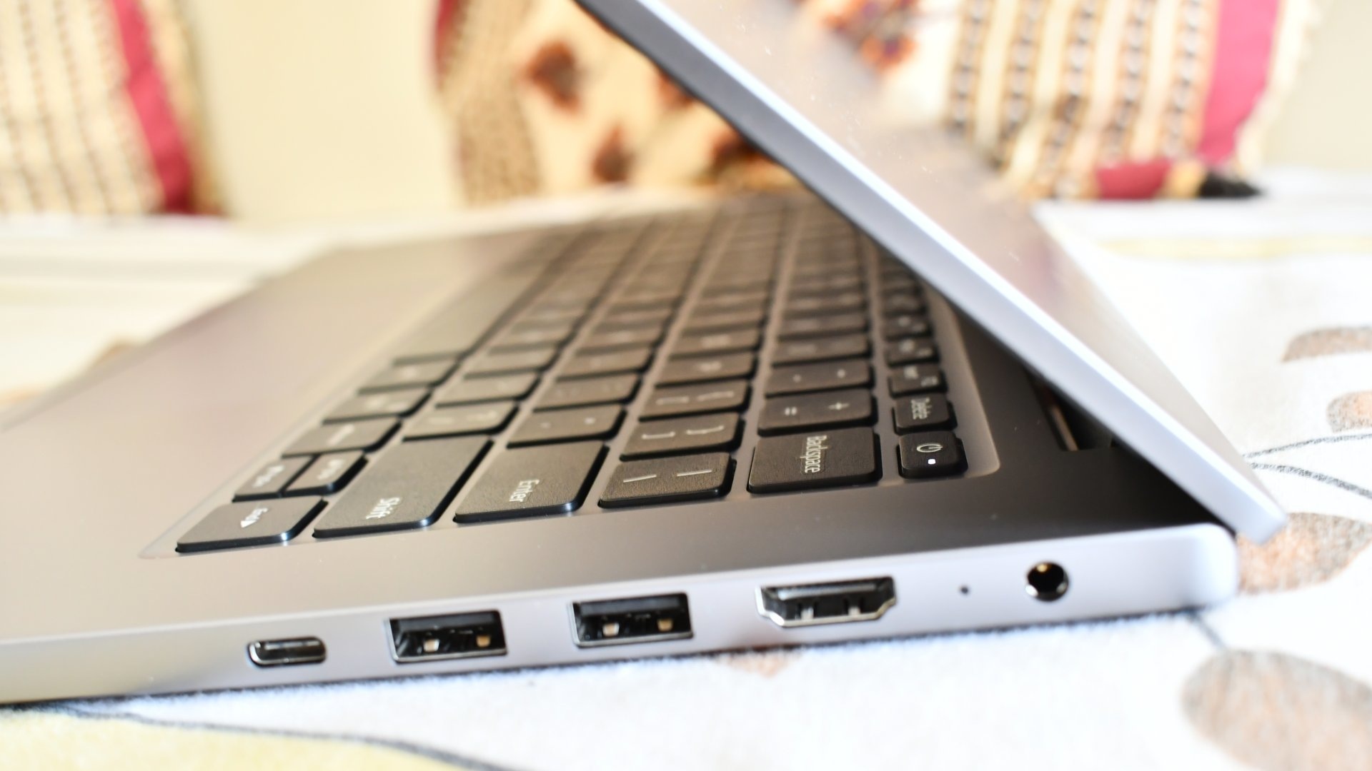 Mi NoteBook 14 Horizon Edition misses out on dedicated SD card reader Mi NoteBook 14 Horizon Edition misses out on dedicated SD card reader
