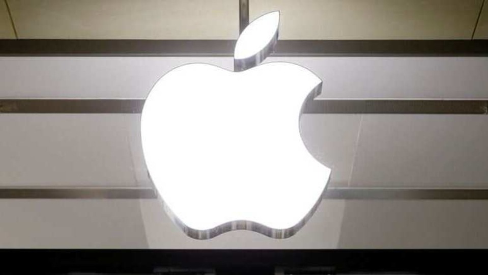 FILE PHOTO: The logo of U.S. technology company Apple is seen at a branch office in Basel, Switzerland March 2, 2020. REUTERS/Arnd Wiegmann/File Photo