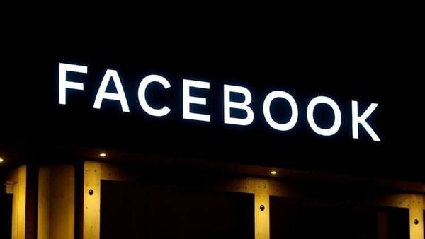 FILE PHOTO: FILE PHOTO: The logo of Facebook is seen in Davos, Switzerland Januar 20, 2020. REUTERS/Arnd Wiegmann/File Photo