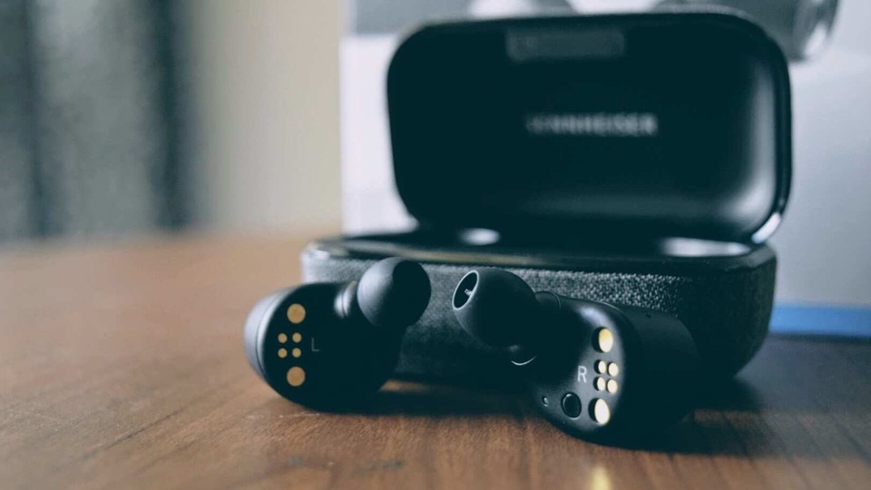 Sennheiser momentum true wireless discount 2 vs galaxy buds plus