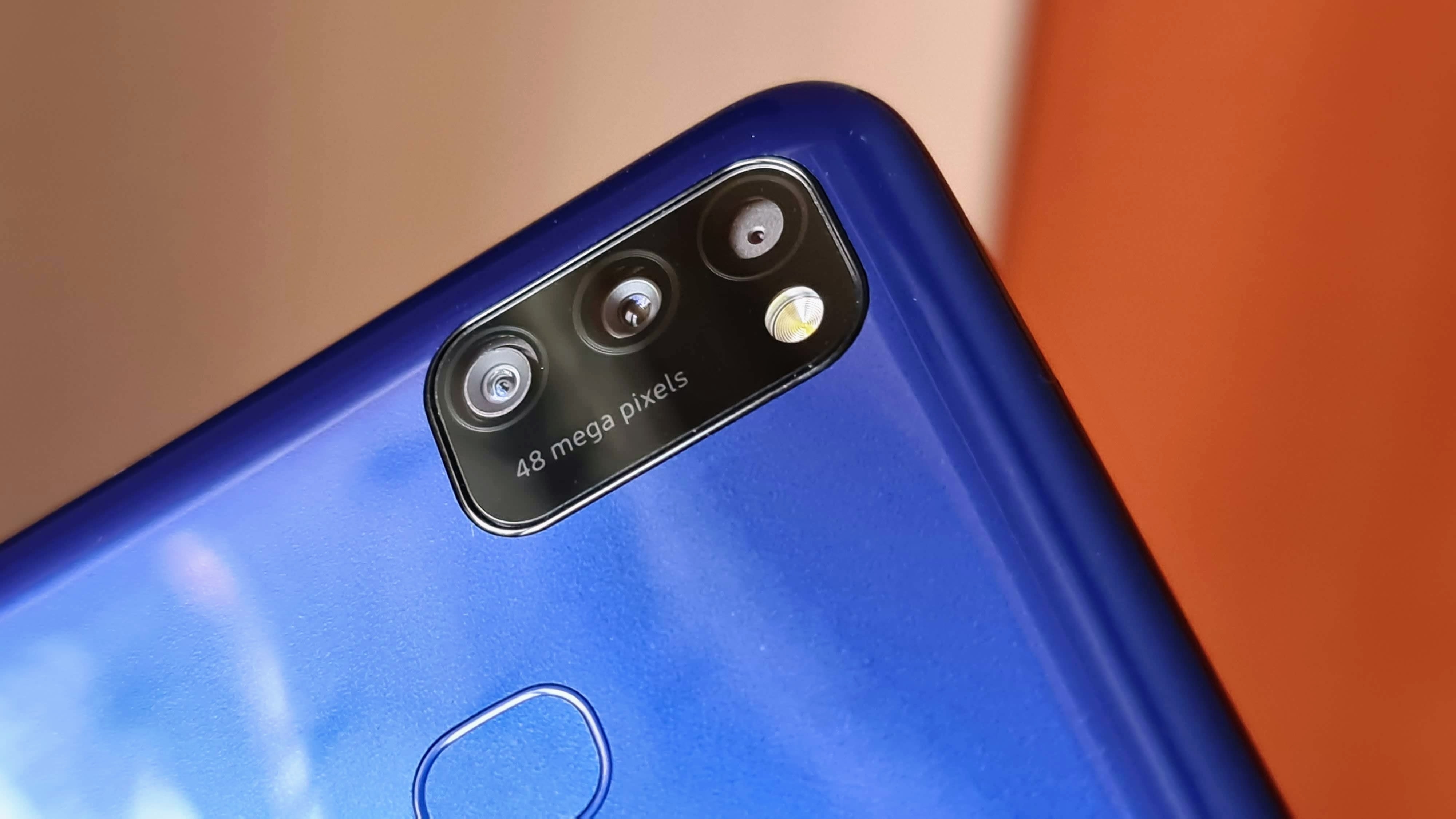 Samsung Galaxy M21 features as many as three cameras on the back. The configuration includes a 48-megapixel primary sensor, 8-megapixel wide-angle sensor, and 5-megapixel depth sensor.