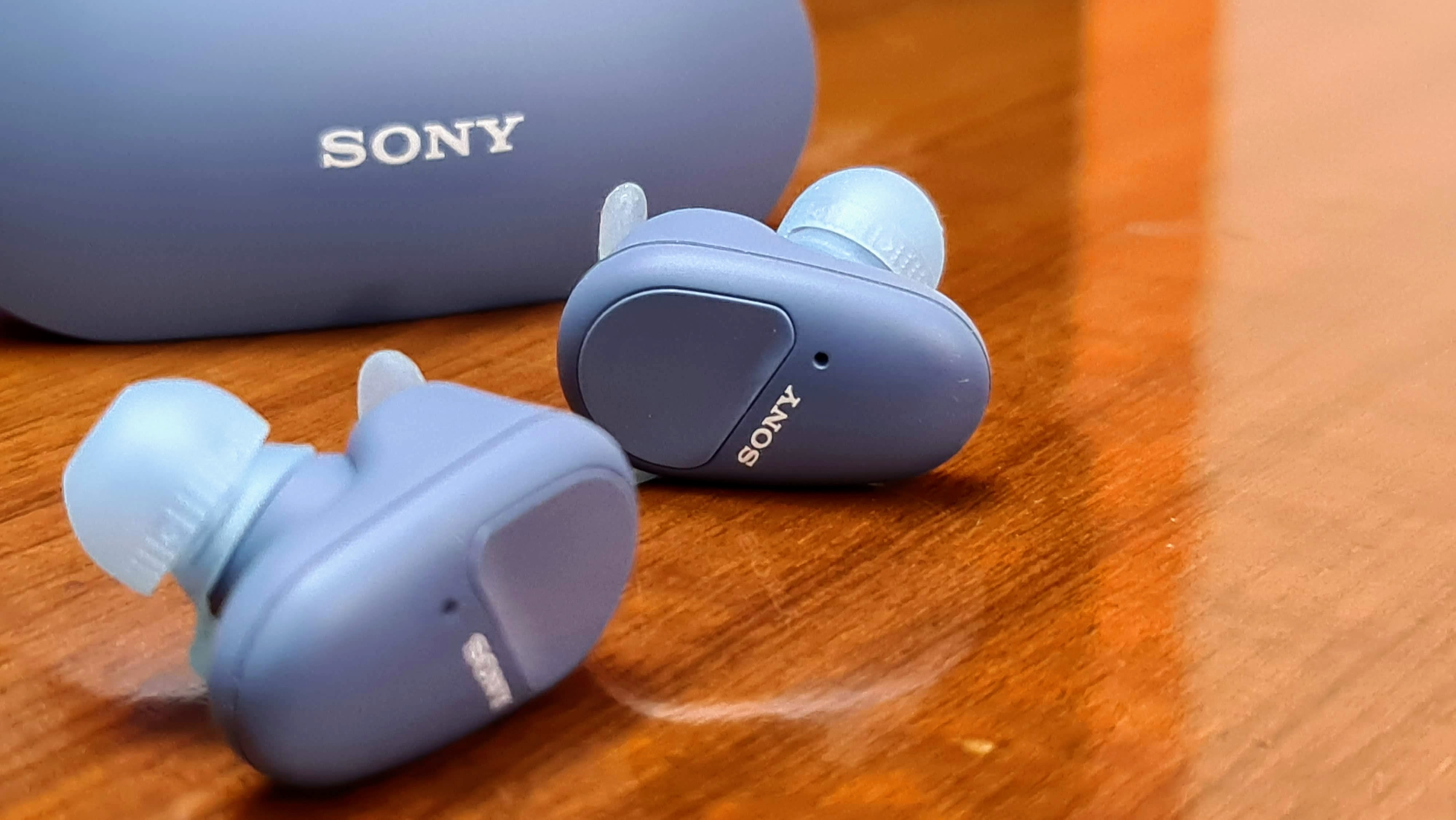 Sony WF-SP800N also have wearing detection with several tap gesture controls that can be customised using the Sony headphones connect app. Sony WF-SP800N also have wearing detection with several tap gesture controls that can be customised using the Sony headphones connect app.