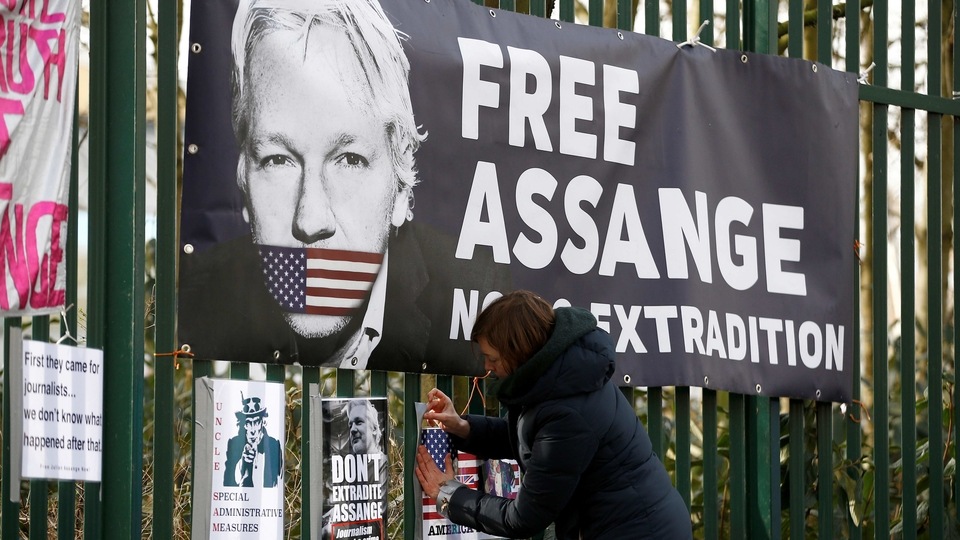 Wikileaks' founder Julian Assange, who’s detained in the UK on a US extradition request, gave the leader of LulzSec a list of targets to hack in 2012 and told this person that the most influential release of hacked materials would be from the Central Intelligence Agency, National Security Agency or the New York Times. 