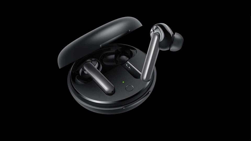 Oppo Enco W31 wireless earbuds are available in black and white colour options.