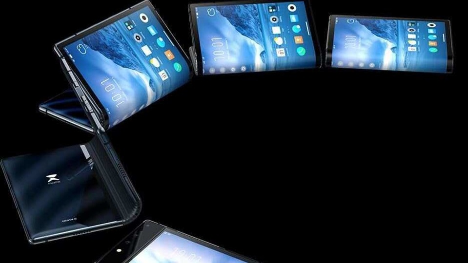 Royole competes with Samsung Electronics Co. and BOE Technology Group Co. to produce bendable screens using cutting-edge organic light-emitting diode technology.