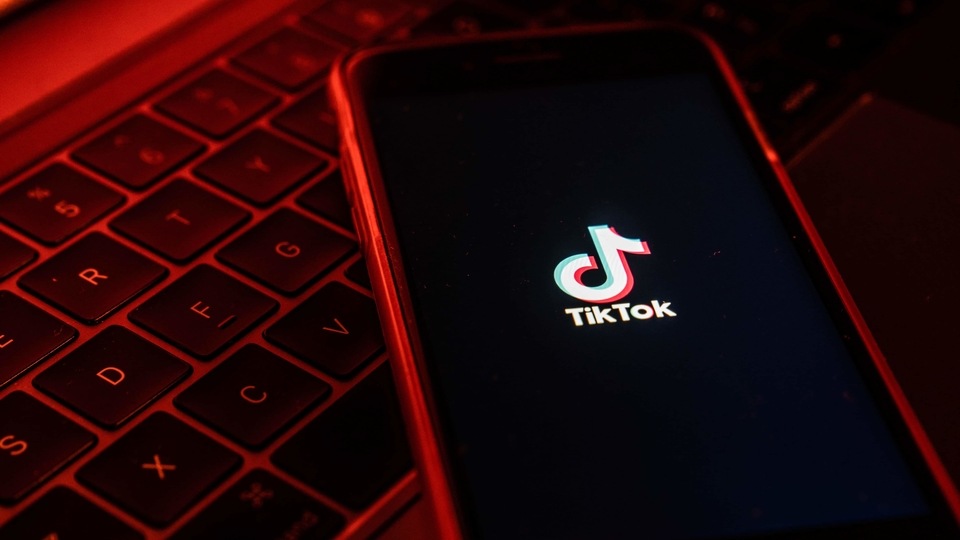 The logo for ByteDance Ltd.'s TikTok app is arranged for a photograph on a smartphone in Hong Kong, China, on Tuesday, July 7, 2020. TikTok, which has Chinese owners,�announced�it would pull its viral video app from Hong Kong's mobile stores in the coming days even as President�Donald Trump�threatened to ban it in the U.S. Photographer: Lam Yik/Bloomberg