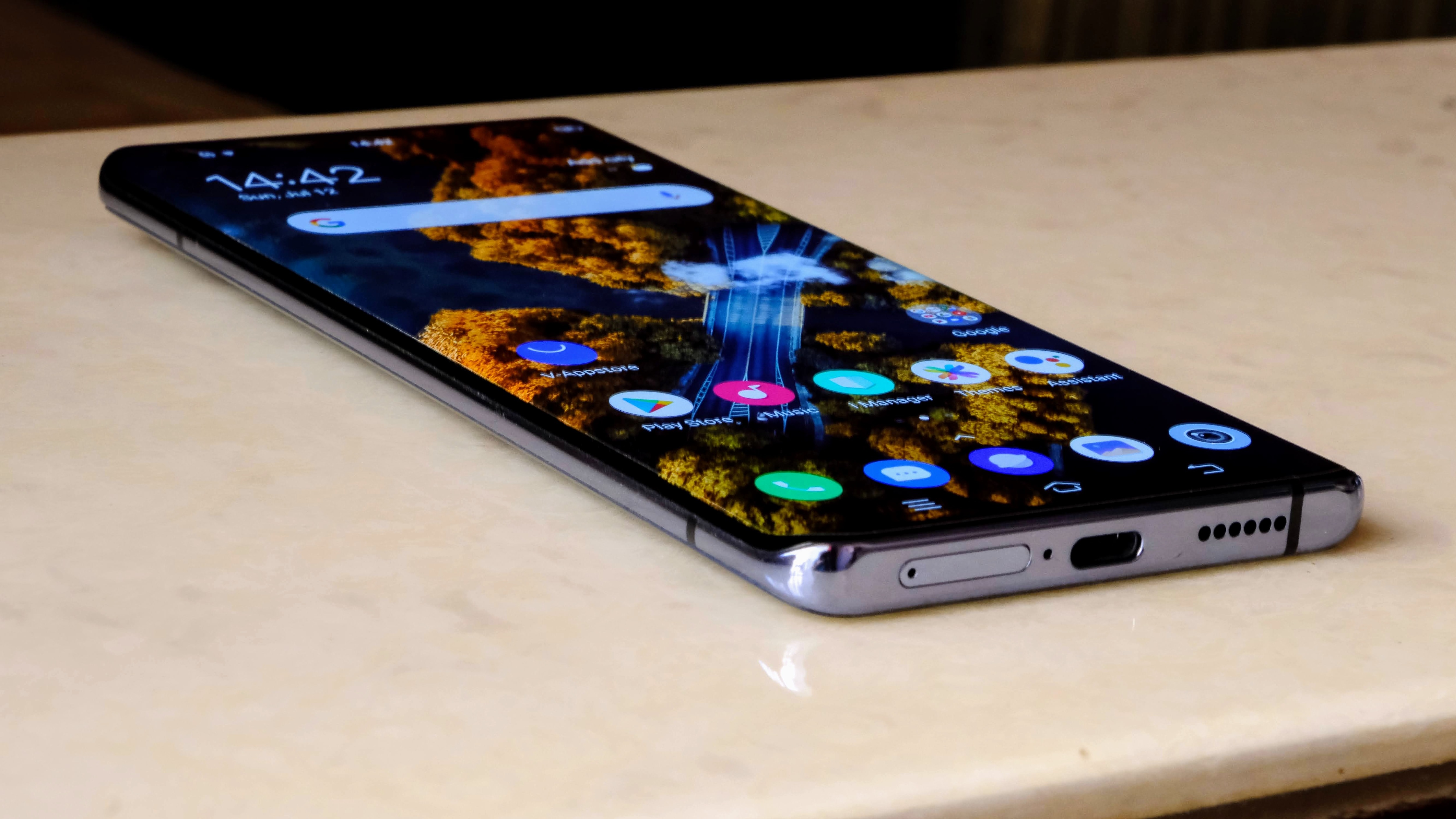 Смартфоны с ips экраном 2024 году. Vivo x60. Смартфон vivo x 90pro. Vivo флагманский смартфон. Смартфон с амолед экраном.