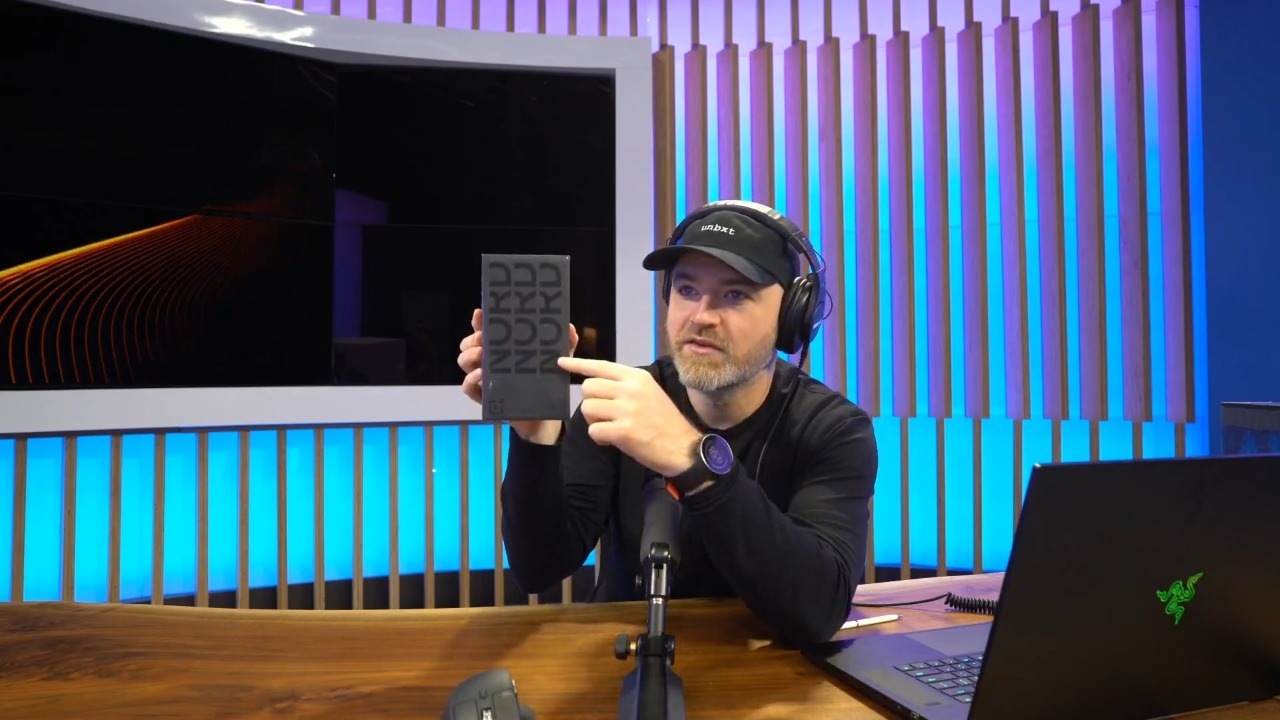 Unbox Therapy shows retail box of OnePlus Nord Unbox Therapy shows retail box of OnePlus Nord