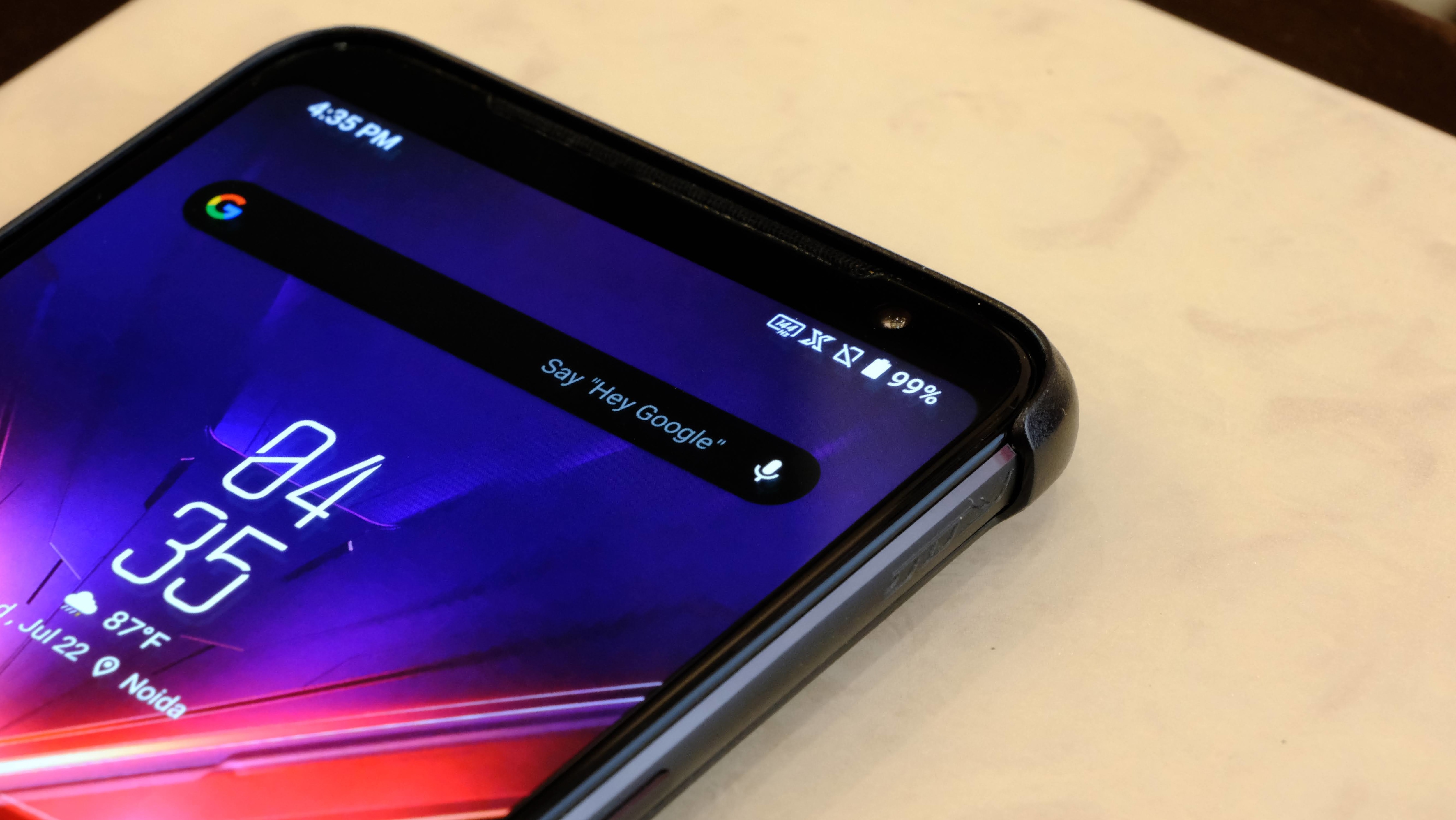 There's a 24-megapixel f/2.0 camera as well. There's a 24-megapixel f/2.0 camera as well.