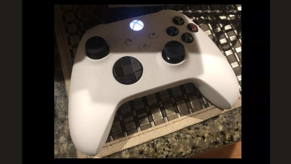 The controller, as seen in the picture, includes the new D-pad on Xbox Series X controller alongside a new share button that we know Microsoft is shipping on next-gen controllers.