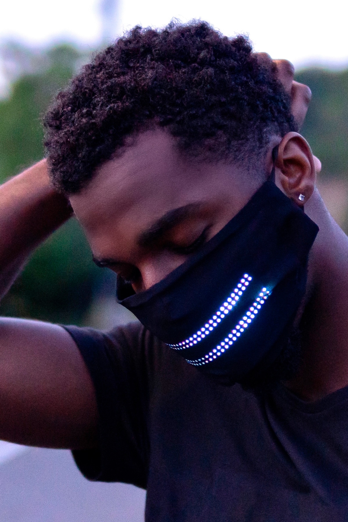 You can add drawings, text and even voice inputs. The fabric used to make the mask is breathable above and below the screen. You can add drawings, text and even voice inputs. The fabric used to make the mask is breathable above and below the screen.