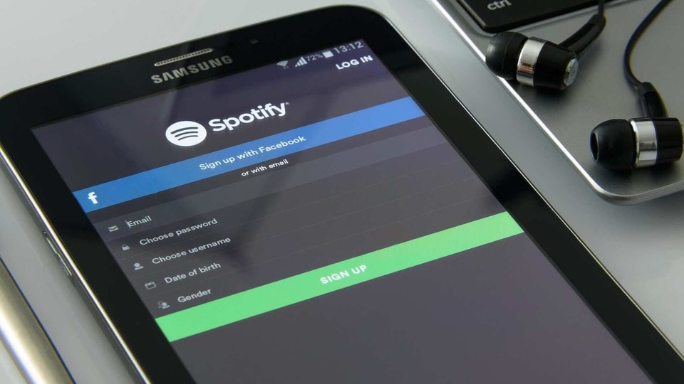 The net loss attributable to Spotify was 356 million euros, or 1.91 per share, compared with 76 million or 42 euro cents a year earlier. Analysts were expecting a loss of 45 euro cents.