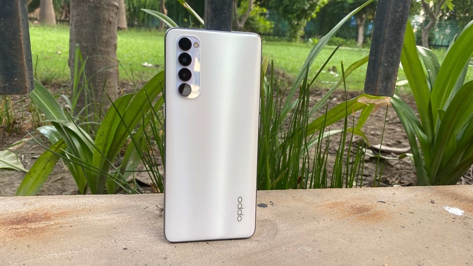 Oppo Reno 4 Pro in ‘Silky White’. 