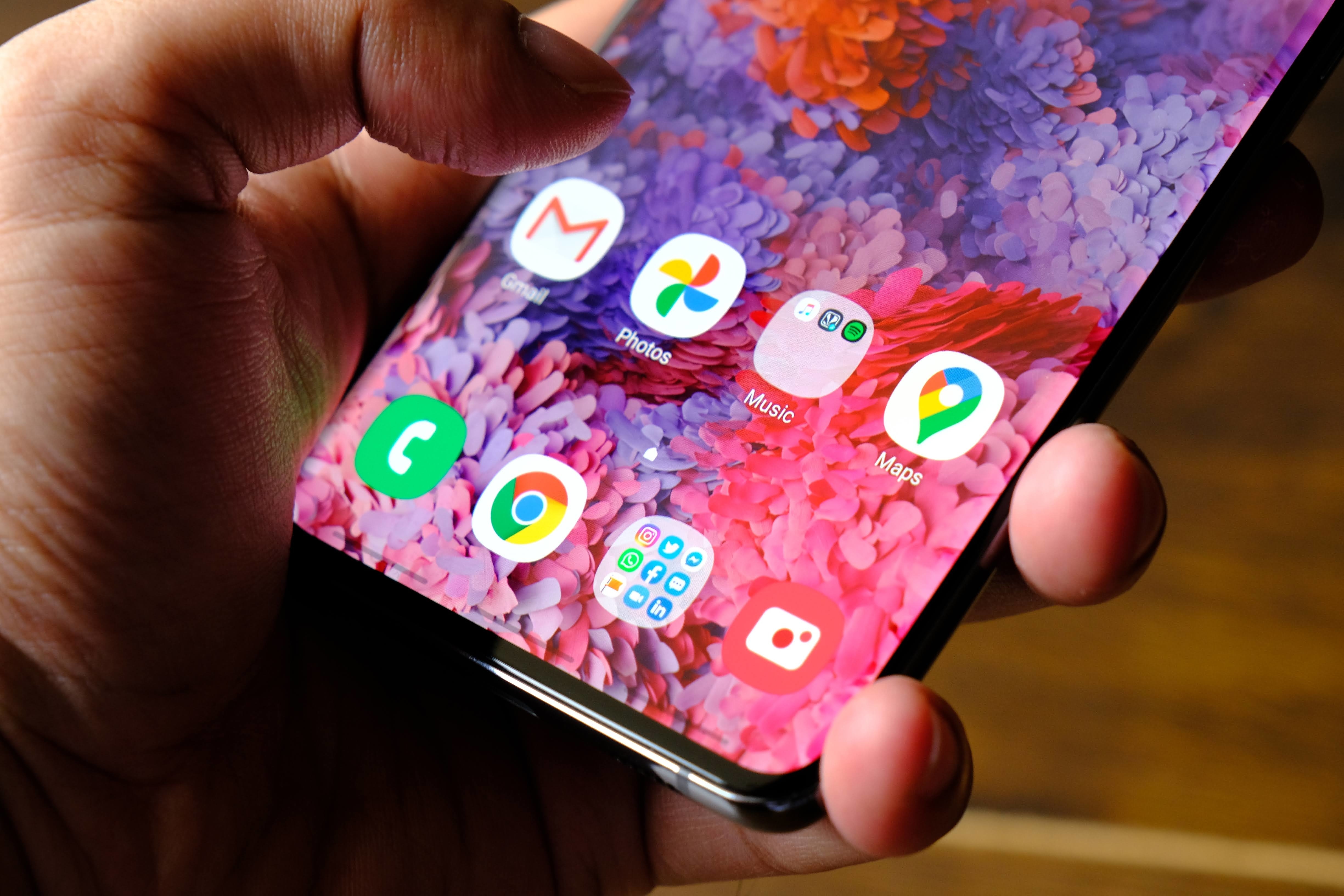 It runs Android 10-based OneUI. It runs Android 10-based OneUI.