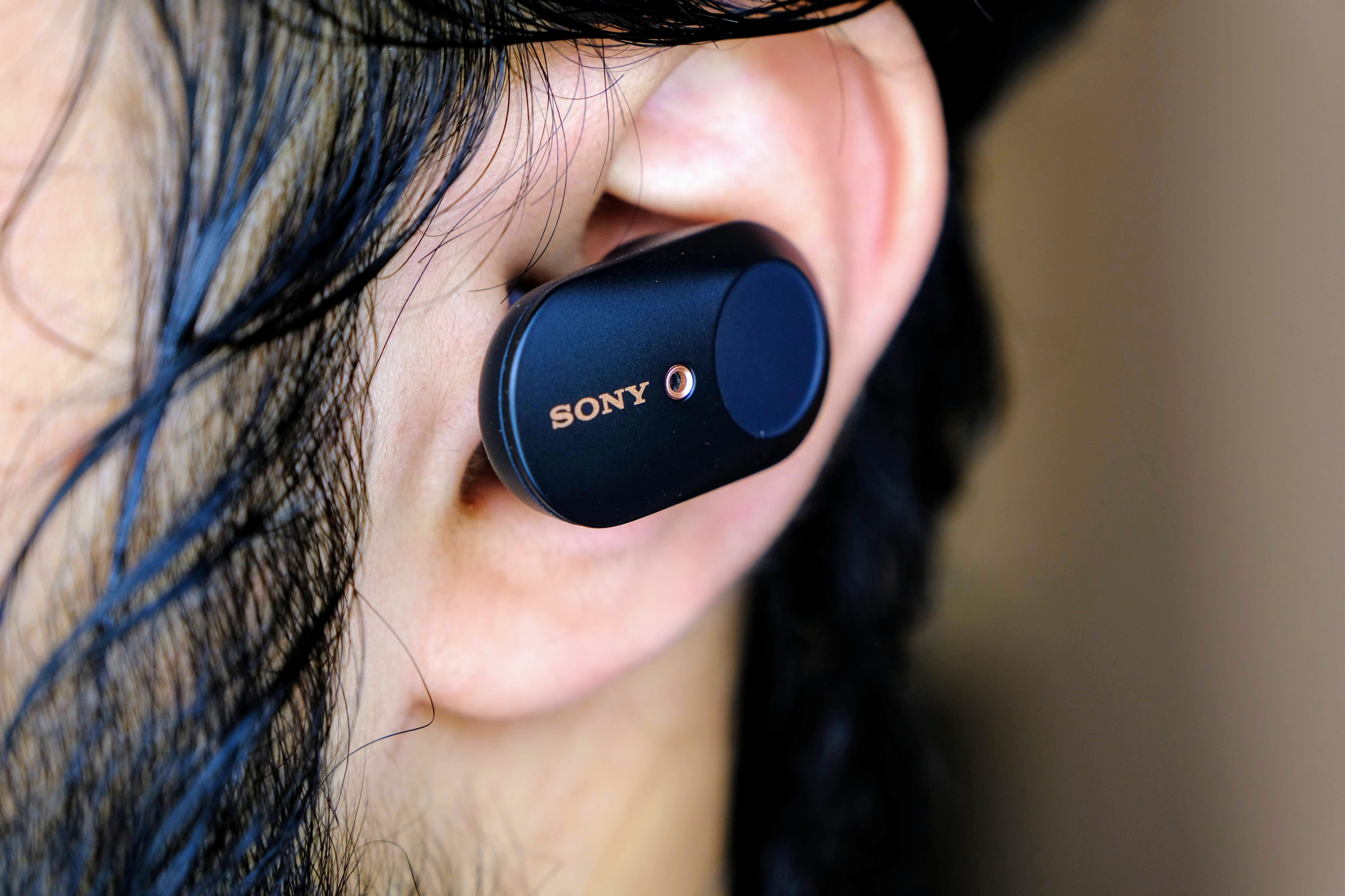 The charging case delivers up to 24 hours of listening time with earphones alone delivering 6 hours on a single charge. It can be charged for 10-minutes to deliver up to 90 minutes of play time. The charging case delivers up to 24 hours of listening time with earphones alone delivering 6 hours on a single charge. It can be charged for 10-minutes to deliver up to 90 minutes of play time.