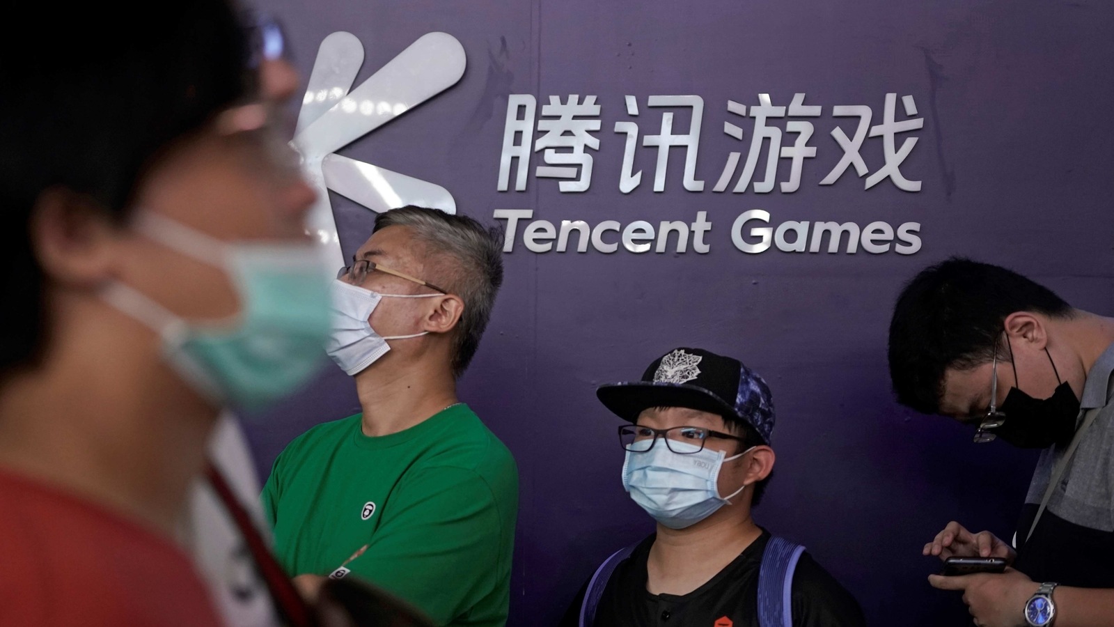 Tencent Plunges $45 Billion After Trump’s WeChat Ban | Tech News