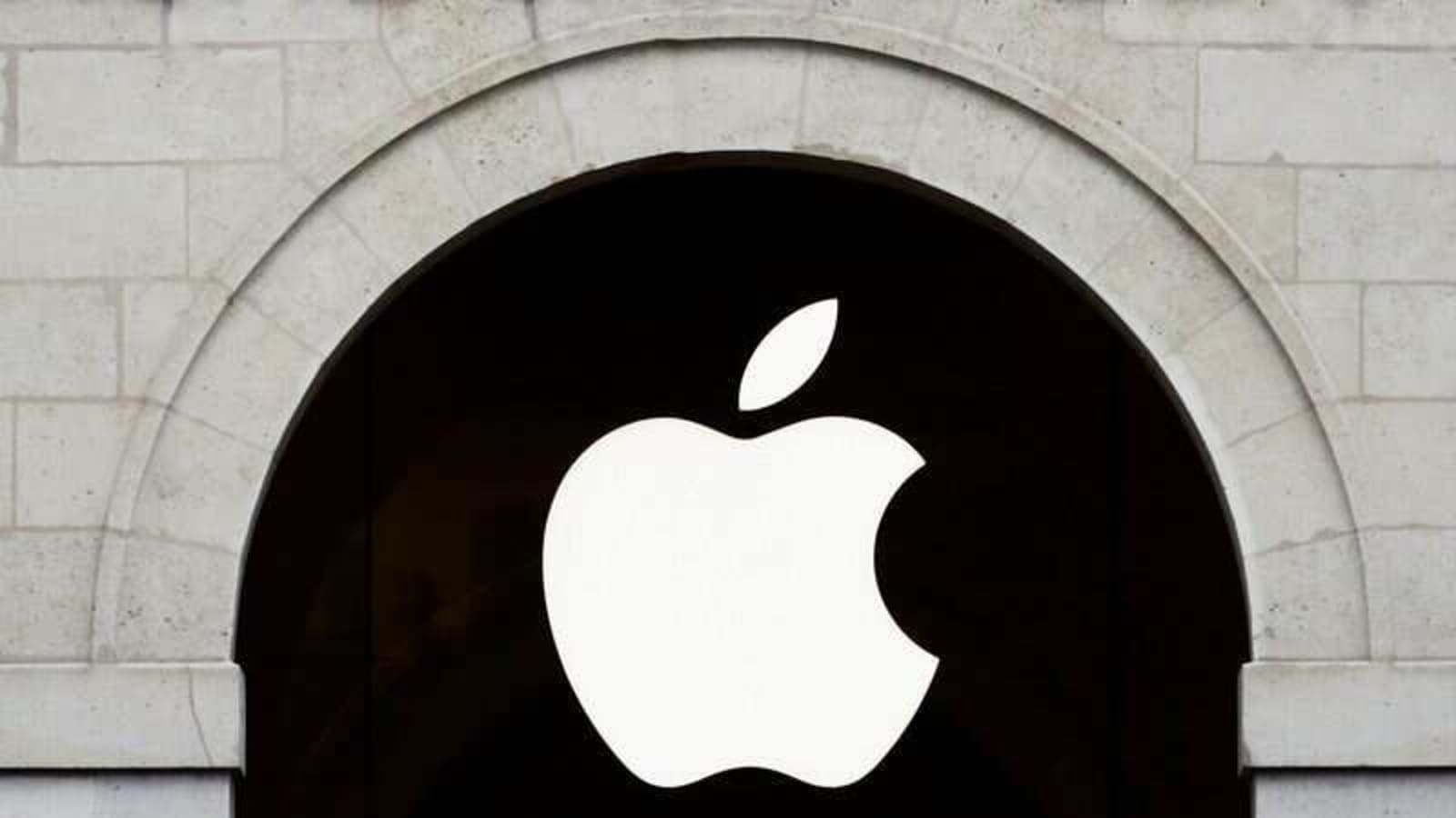 Apple logo is seen on the Apple store at The Marche Saint Germain in Paris, France July 15, 2020.  REUTERS/Gonzalo Fuentes