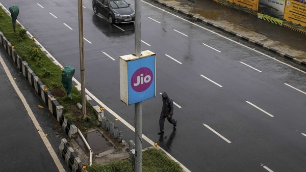 Jio has reworked the UPI payment transaction system to bring JioPay to the KaiOS-running Jio Phone and has brought on Axis Bank, ICIC Bank, HDFC Bank, Kotak Mahindra Bank, RBL Bank, IndusInd, Standard Charted, Yes Bank and the State Bank of India on board to enable seamless payments.