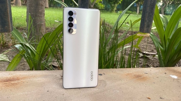 Oppo Reno 4 Pro in ‘Silky White’. 