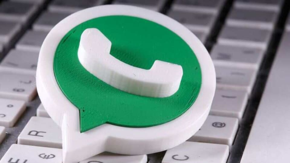 WhatsApp is working on adding a new feature to its theme settings that will automatically change the theme of WhatsApp Web to the system settings.