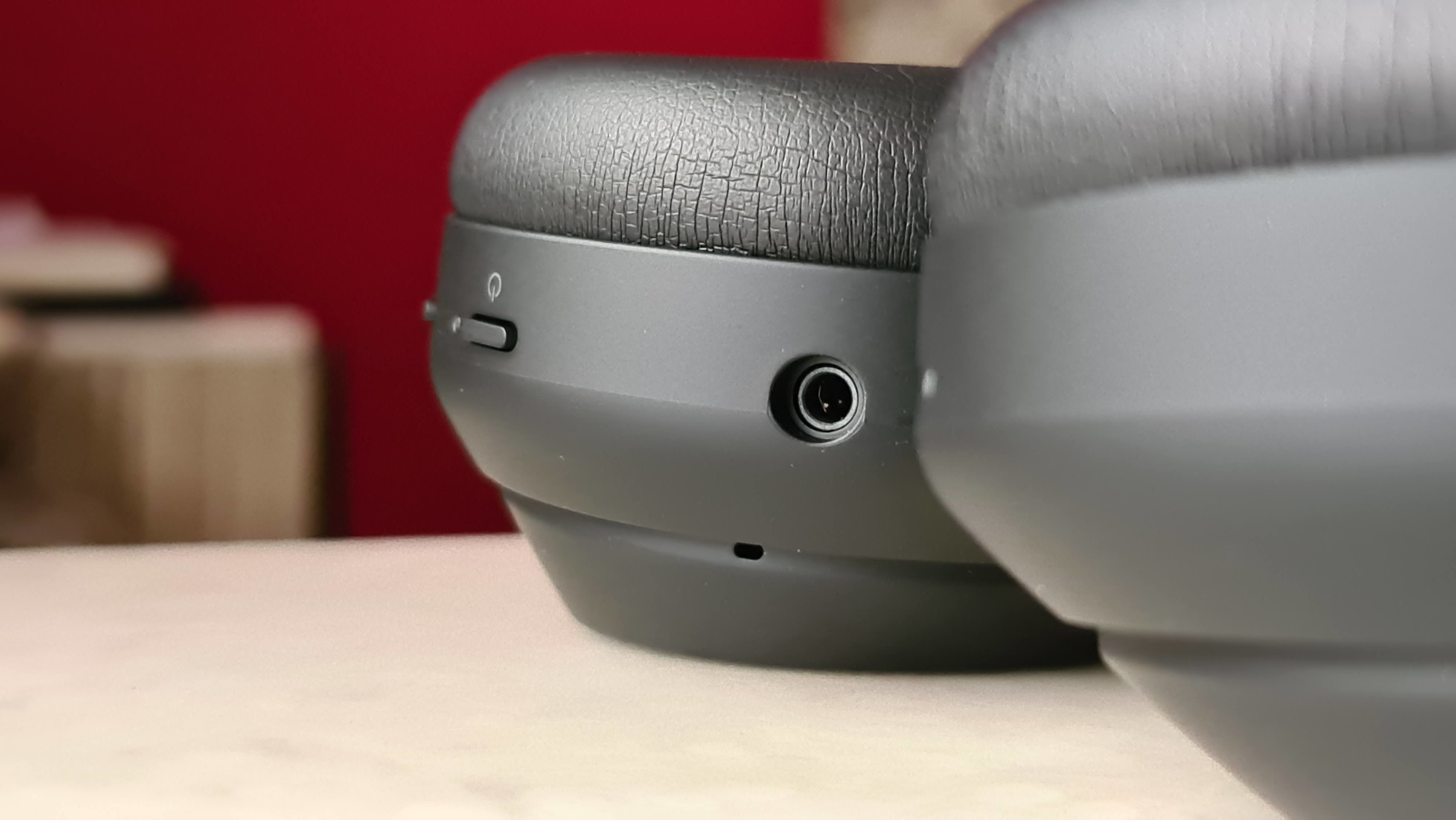 All this come over and above the Quick Attention mode, which we saw in the 1000XM3 earbuds as well. All this come over and above the Quick Attention mode, which we saw in the 1000XM3 earbuds as well.