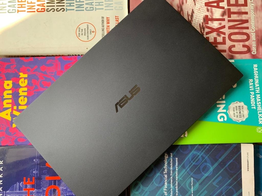 It has a Magnesium Lithium Alloy chassis, aTPM 2.0 security chip and built-in IR camera for user security. It has a Magnesium Lithium Alloy chassis, aTPM 2.0 security chip and built-in IR camera for user security.