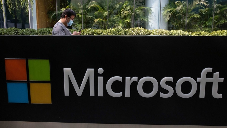 Pandemic-related burnout and difficulty separating work and personal life has become a surprisingly common concern among Microsoft’s corporate customers, according to Chief Marketing Officer Chris Capossela.