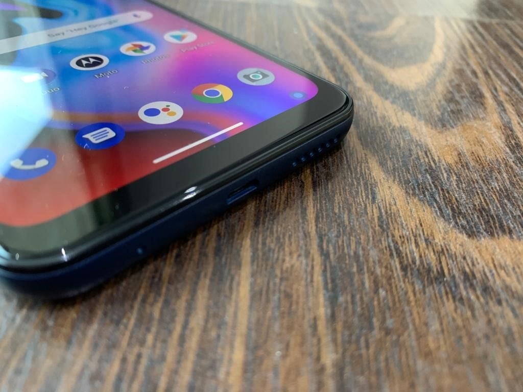 It is backed by a 5,000mAh battery which is said to deliver up to 21 hours of video streaming and 15 hours of web browsing. It is backed by a 5,000mAh battery which is said to deliver up to 21 hours of video streaming and 15 hours of web browsing.