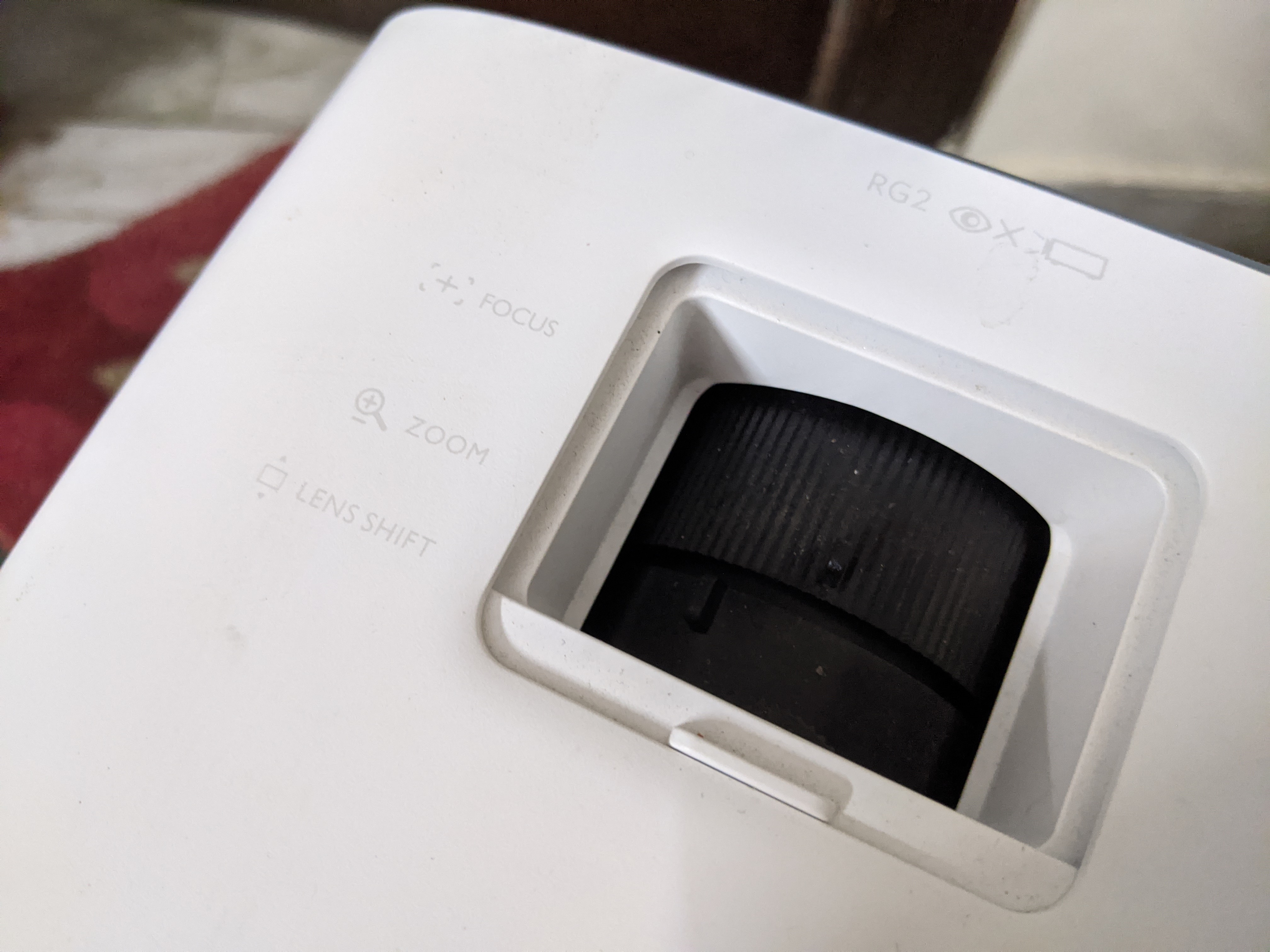 You can zoom in or zoom out and focus by pulling back the hatch cover on top and adjusting the lens. You can zoom in or zoom out and focus by pulling back the hatch cover on top and adjusting the lens.