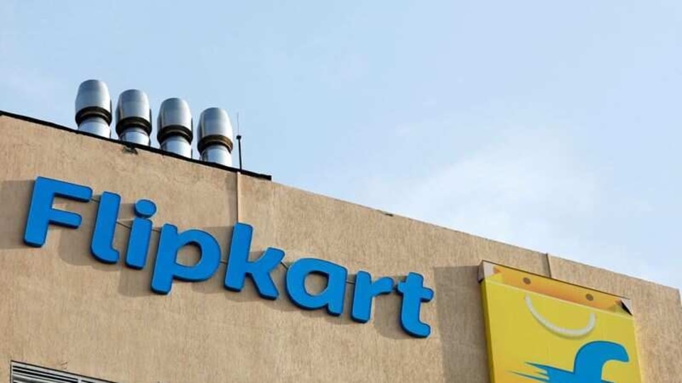 Flipkart is offering a 10% instant discount to customers who make their purchases via SBI debit or credit cards.