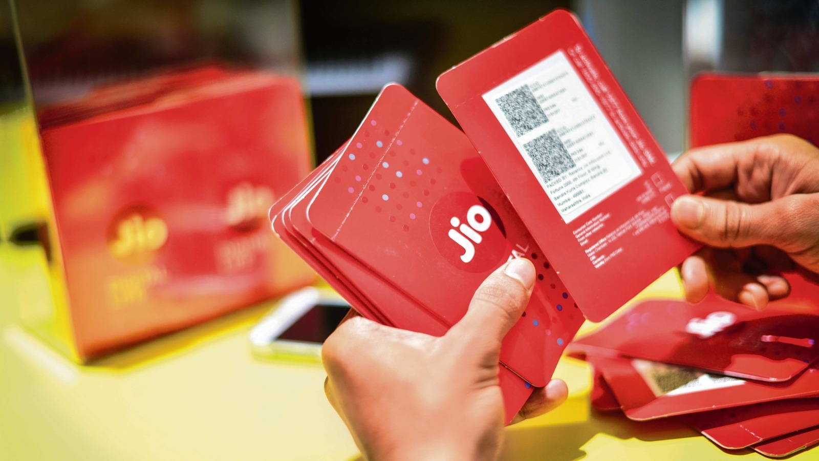 Jio at present leads the Indian mobile market with over 39 crore mobile customers. Jio at present leads the Indian mobile market with over 39 crore mobile customers.