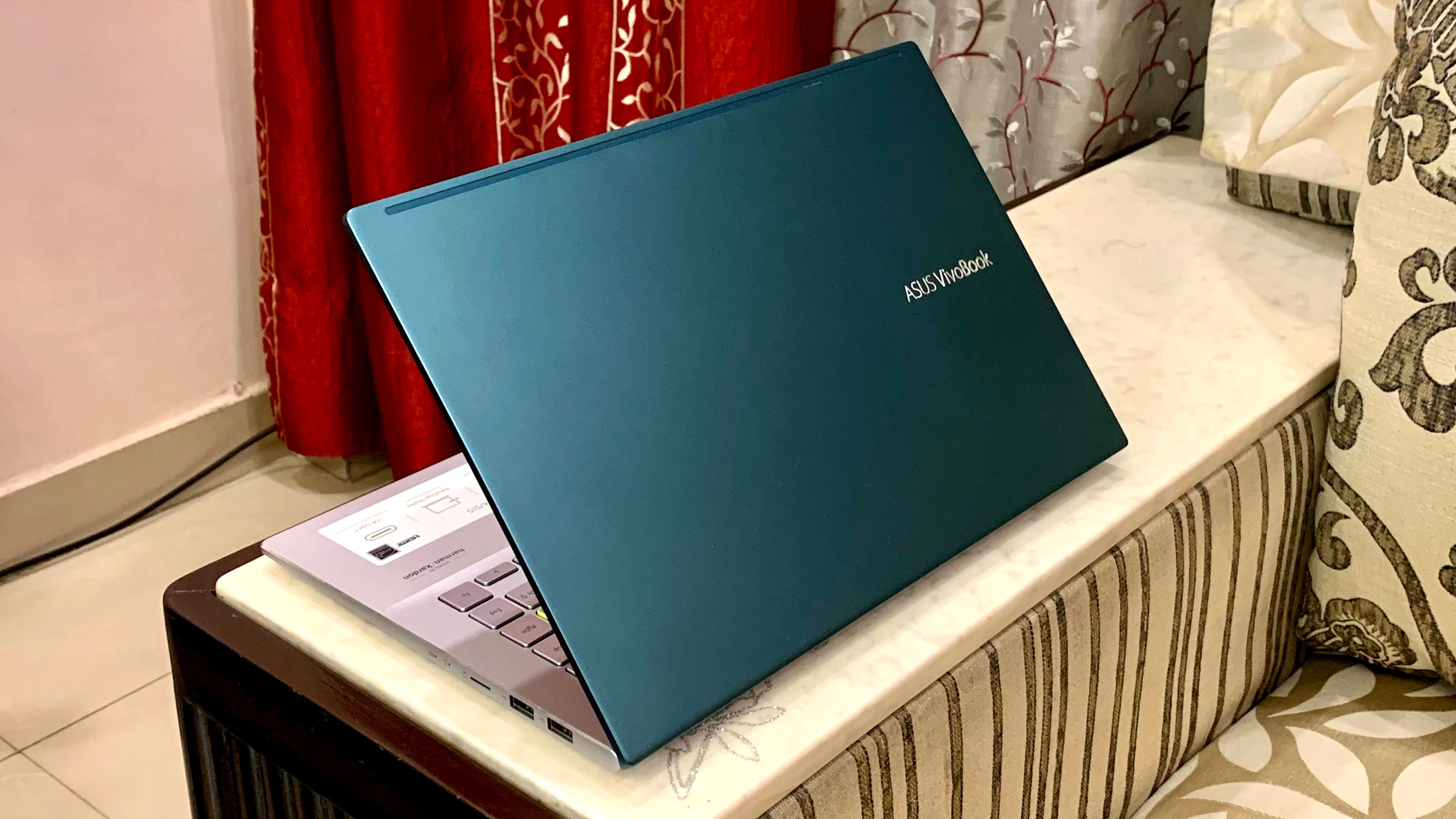 It is 15.9mm thin and weighs 1.4kgs. It is 15.9mm thin and weighs 1.4kgs.